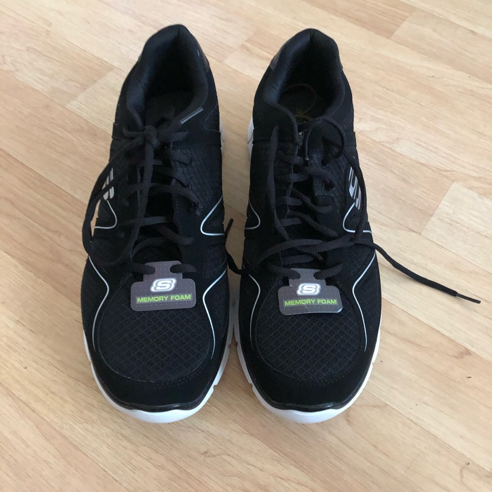 Men’s Sketchers size 12 black/ white